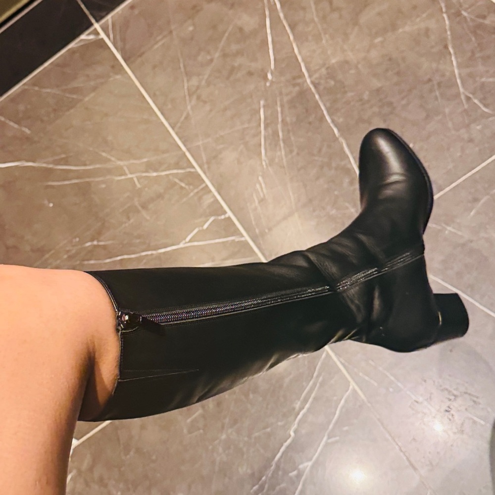 Elegant Black Knee-High Women's Boots